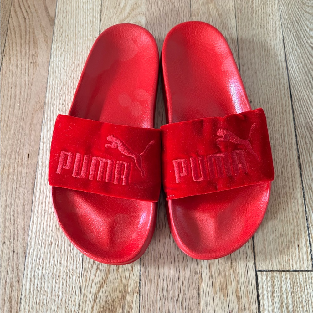 Puma velvet sliders Size 6.5